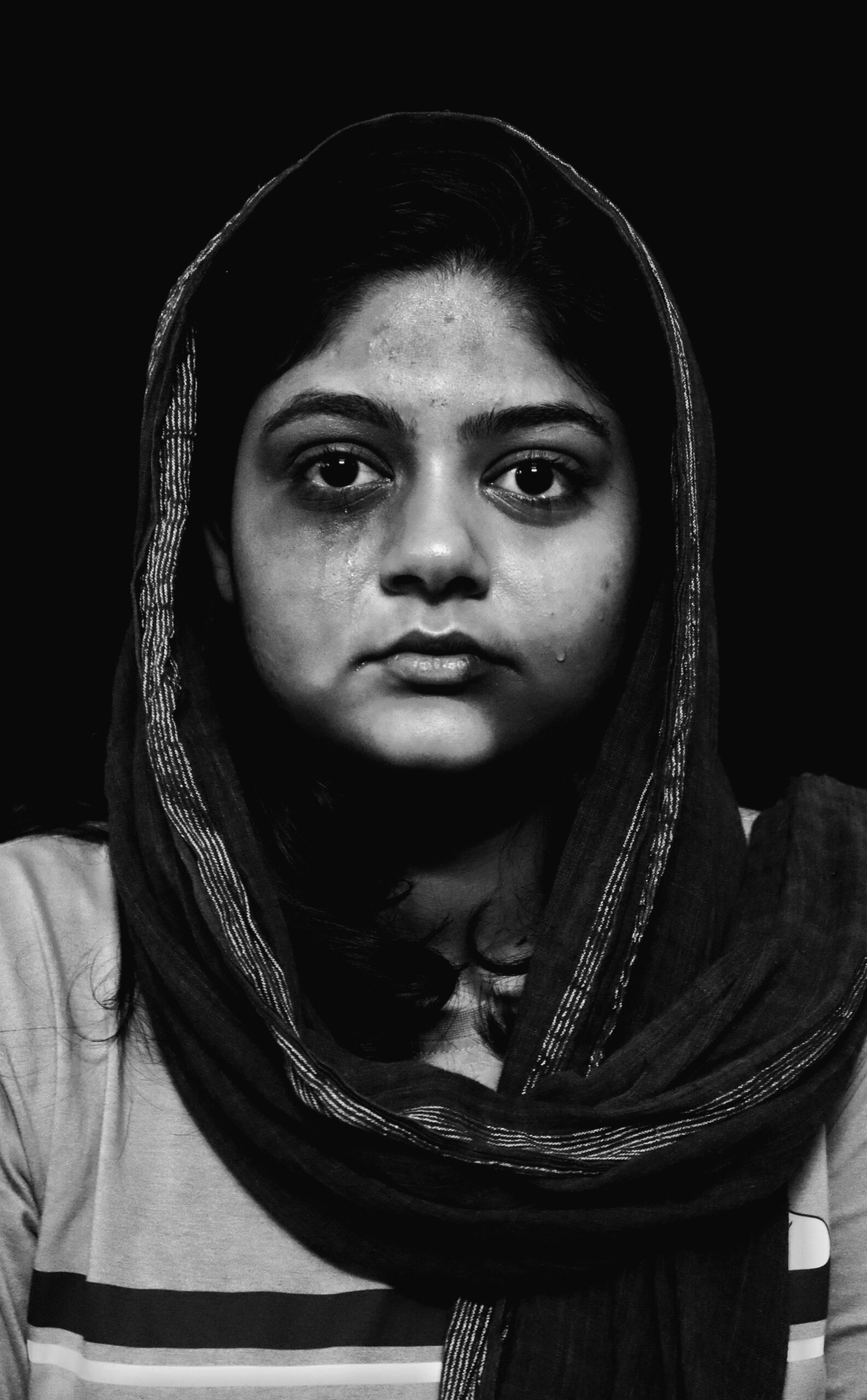 घरेलू हिंसा और कानूनी सुरक्षा: कानूनों और सहायता प्रणालियों की प्रभावशीलता पर वाद-विवाद