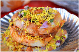 मुंबई का स्ट्रीट फूड: स्वाद का सफर कम बजट में 1 image