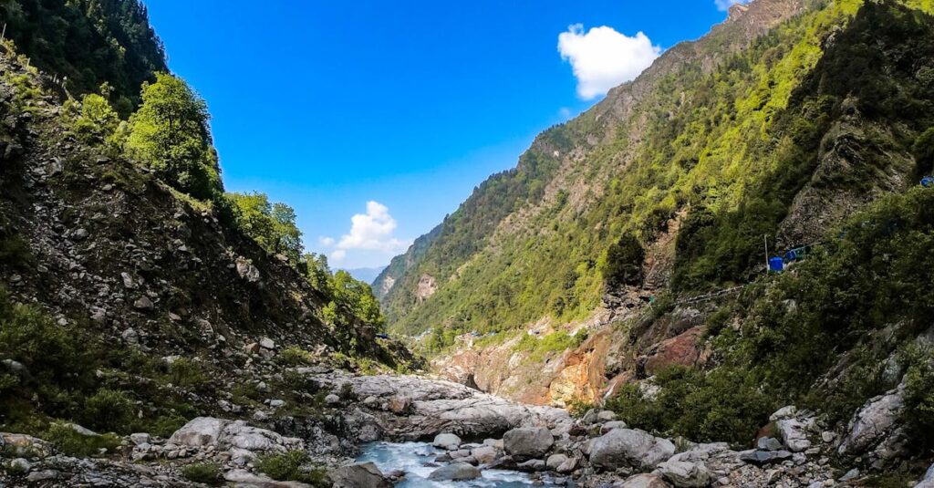 केदारनाथ यात्रा: आध्यात्मिकता और प्रकृति का अनुपम संगम | Kedarnath Yatra Guide in Hindi 1 Explore the breathtaking river landscape in the Kedarnath Valley, India under a vibrant blue sky.
केदारनाथ यात्रा: आध्यात्मिकता और प्रकृति का अनुपम संगम | Kedarnath Yatra Guide in Hindi